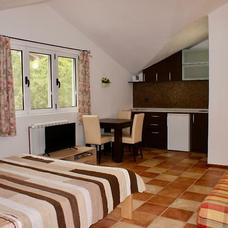 Studio Apartments Morinj Exterior foto